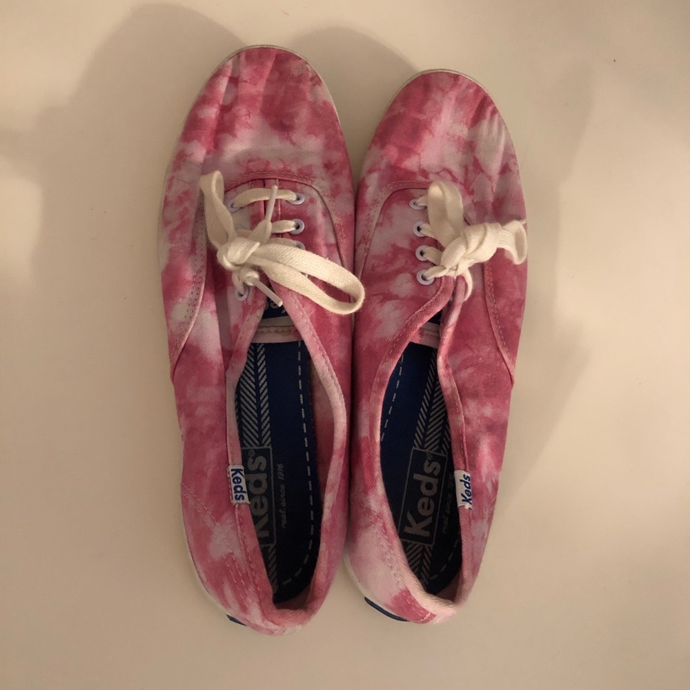 Light pink tyedie keds